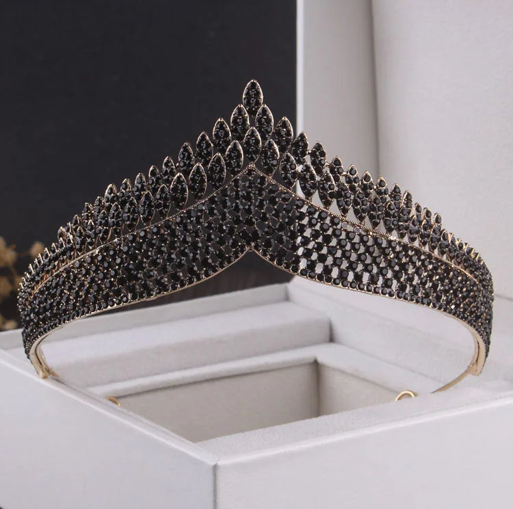 Noir Queen Jewelry Set