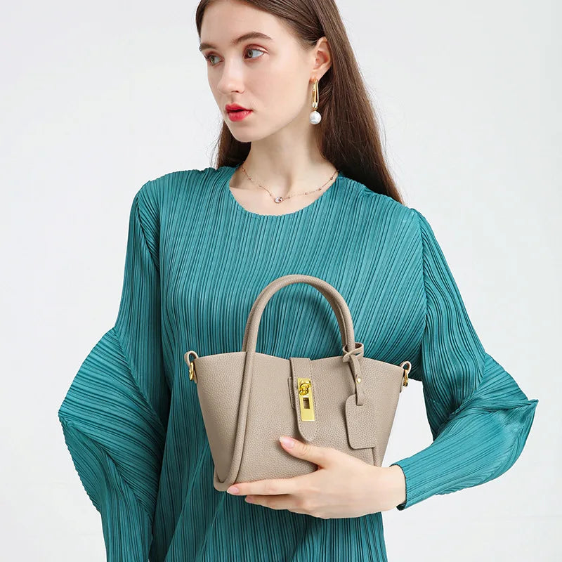 Large Capacity Tote Bag – Elegant Leather Style