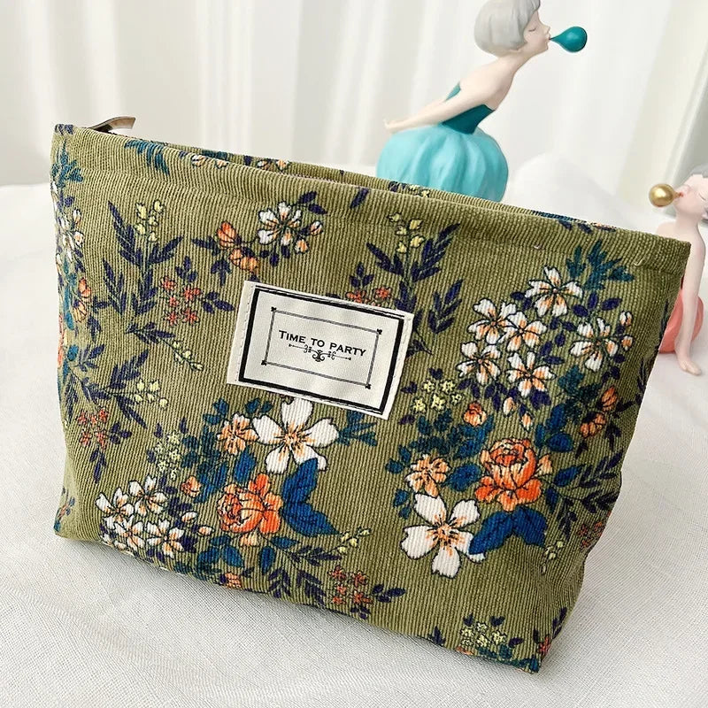 Aesthetic Makeup Pouch – Travel Cosmetic Bag 💄