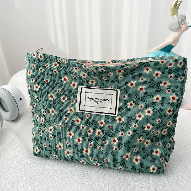 Aesthetic Makeup Pouch – Travel Cosmetic Bag 💄