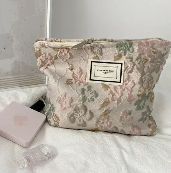 Aesthetic Makeup Pouch – Travel Cosmetic Bag 💄