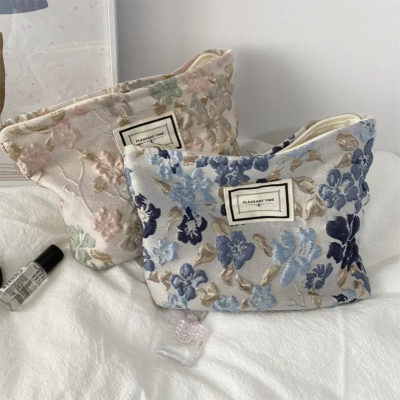 Aesthetic Makeup Pouch – Travel Cosmetic Bag 💄