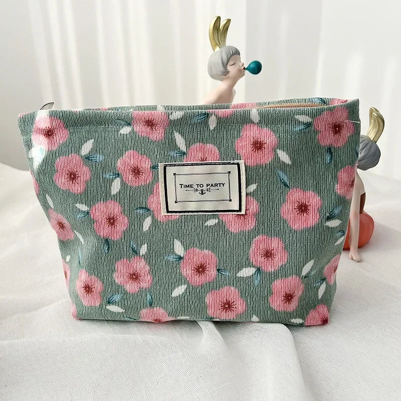 Aesthetic Makeup Pouch – Travel Cosmetic Bag 💄