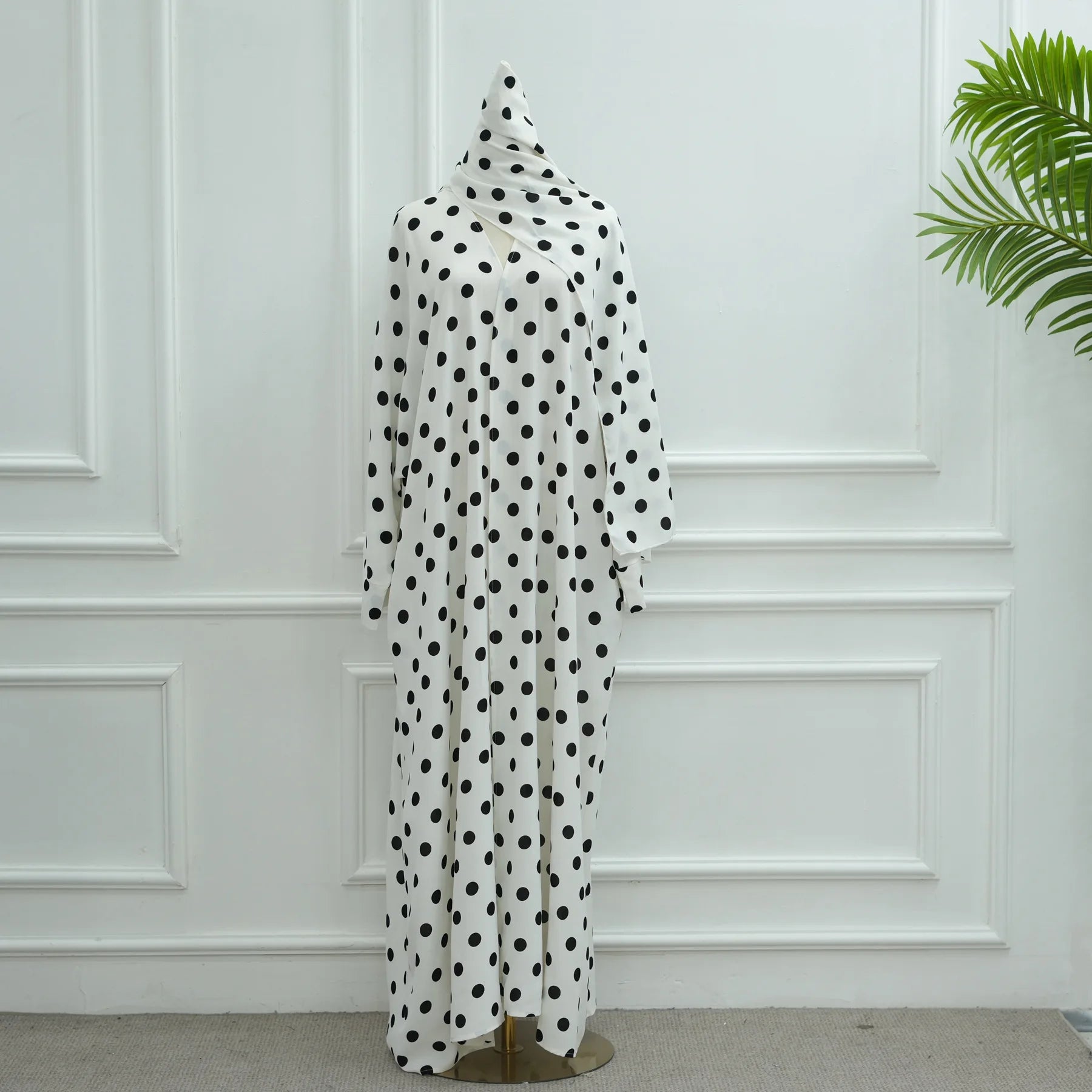 Elegant Abaya Set (2PCS) with Hijab – Polka Dot Design