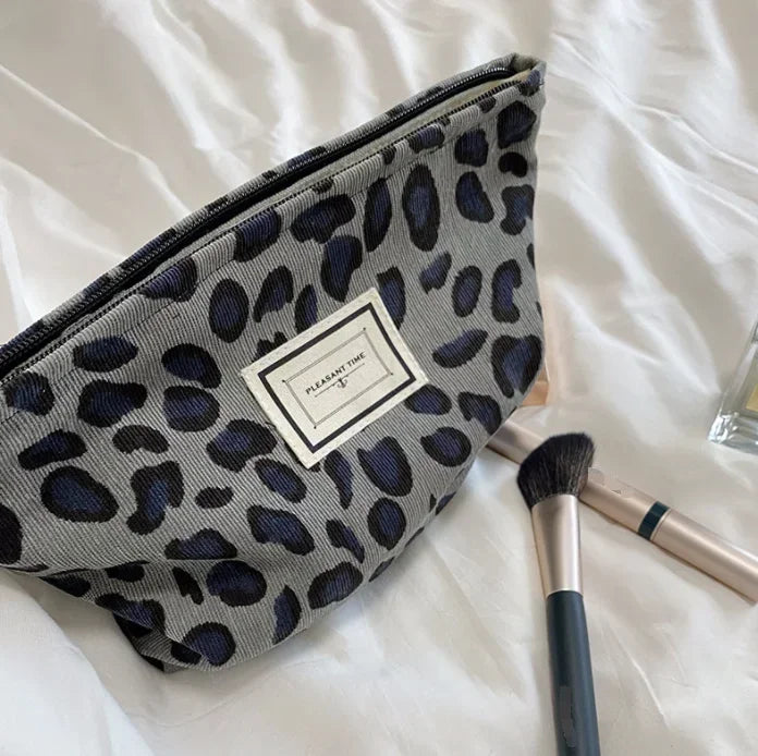 Aesthetic Makeup Pouch – Travel Cosmetic Bag 💄