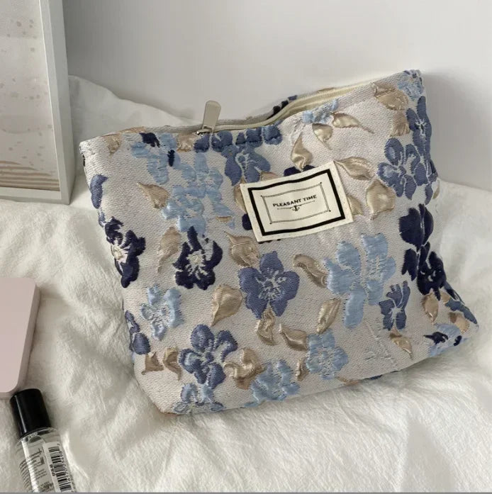 Aesthetic Makeup Pouch – Travel Cosmetic Bag 💄