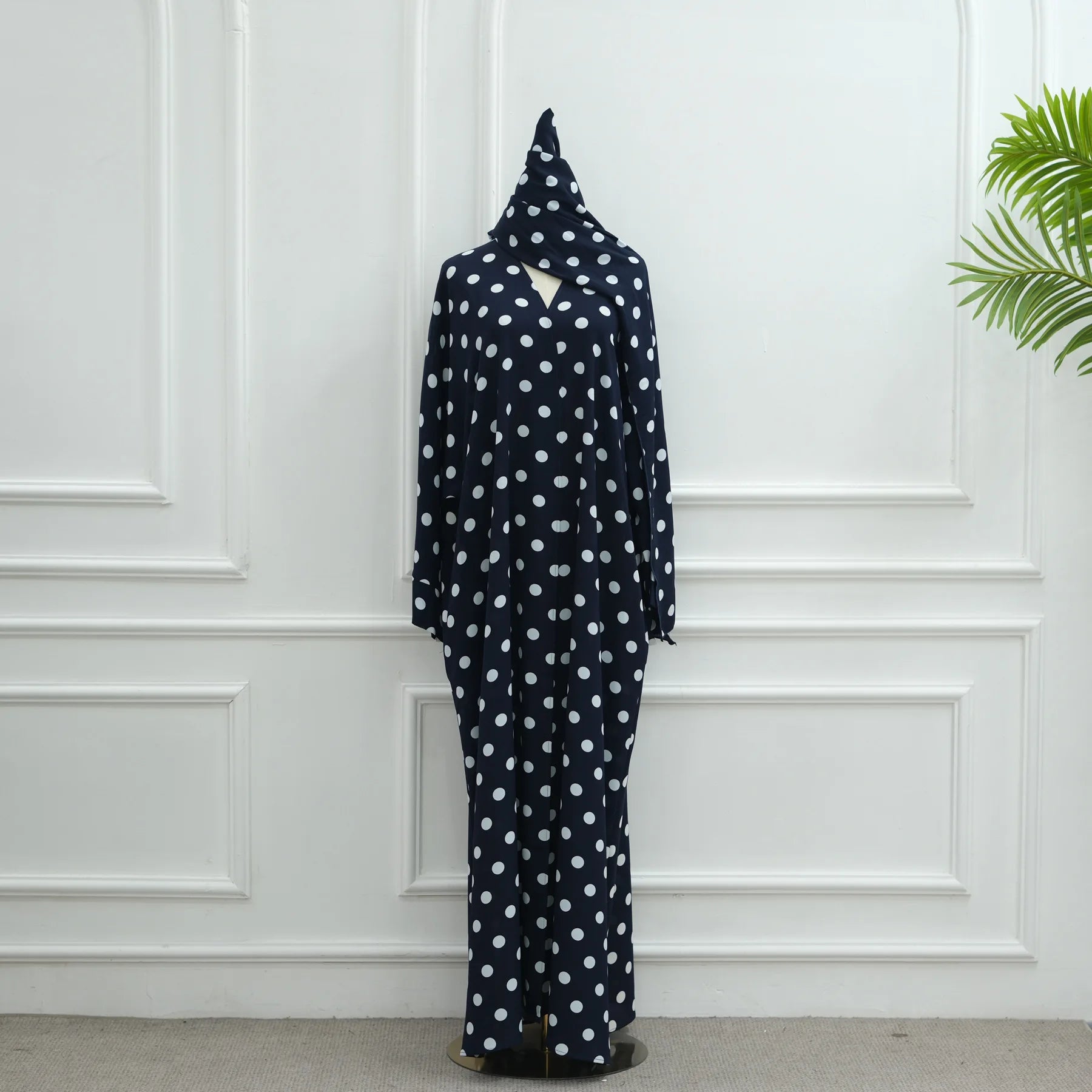 Elegant Abaya Set (2PCS) with Hijab – Polka Dot Design
