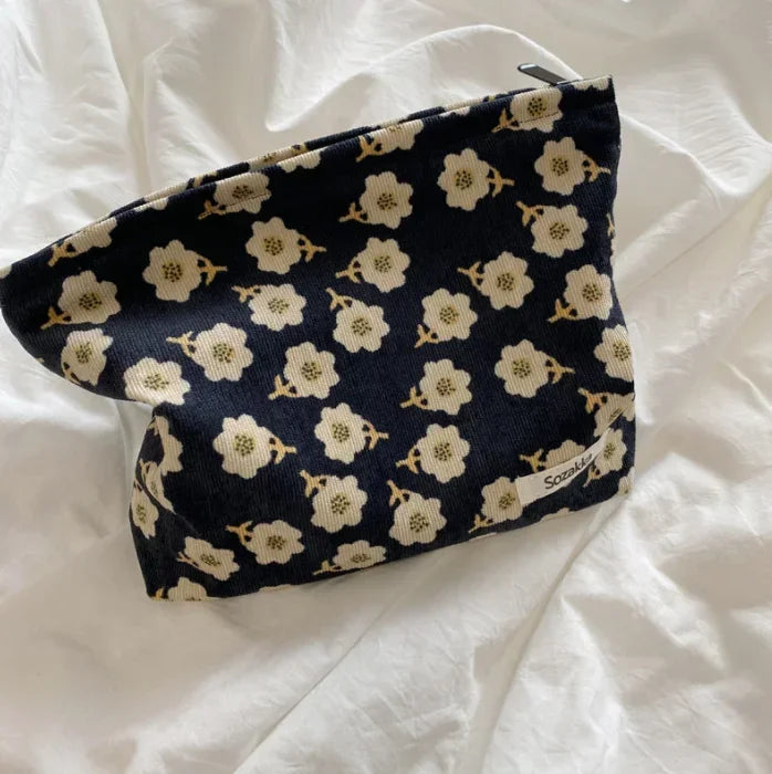 Aesthetic Makeup Pouch – Travel Cosmetic Bag 💄