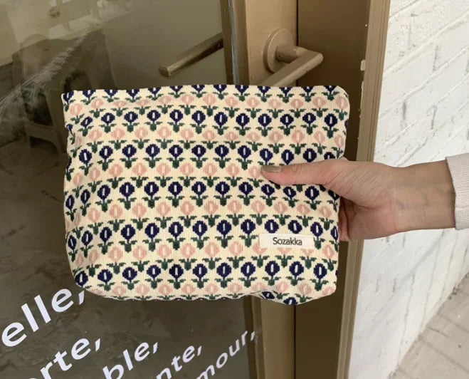 Aesthetic Makeup Pouch – Travel Cosmetic Bag 💄