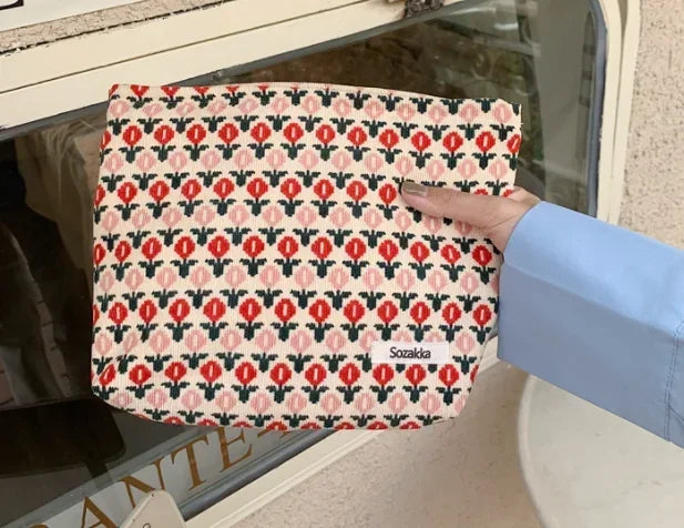Aesthetic Makeup Pouch – Travel Cosmetic Bag 💄