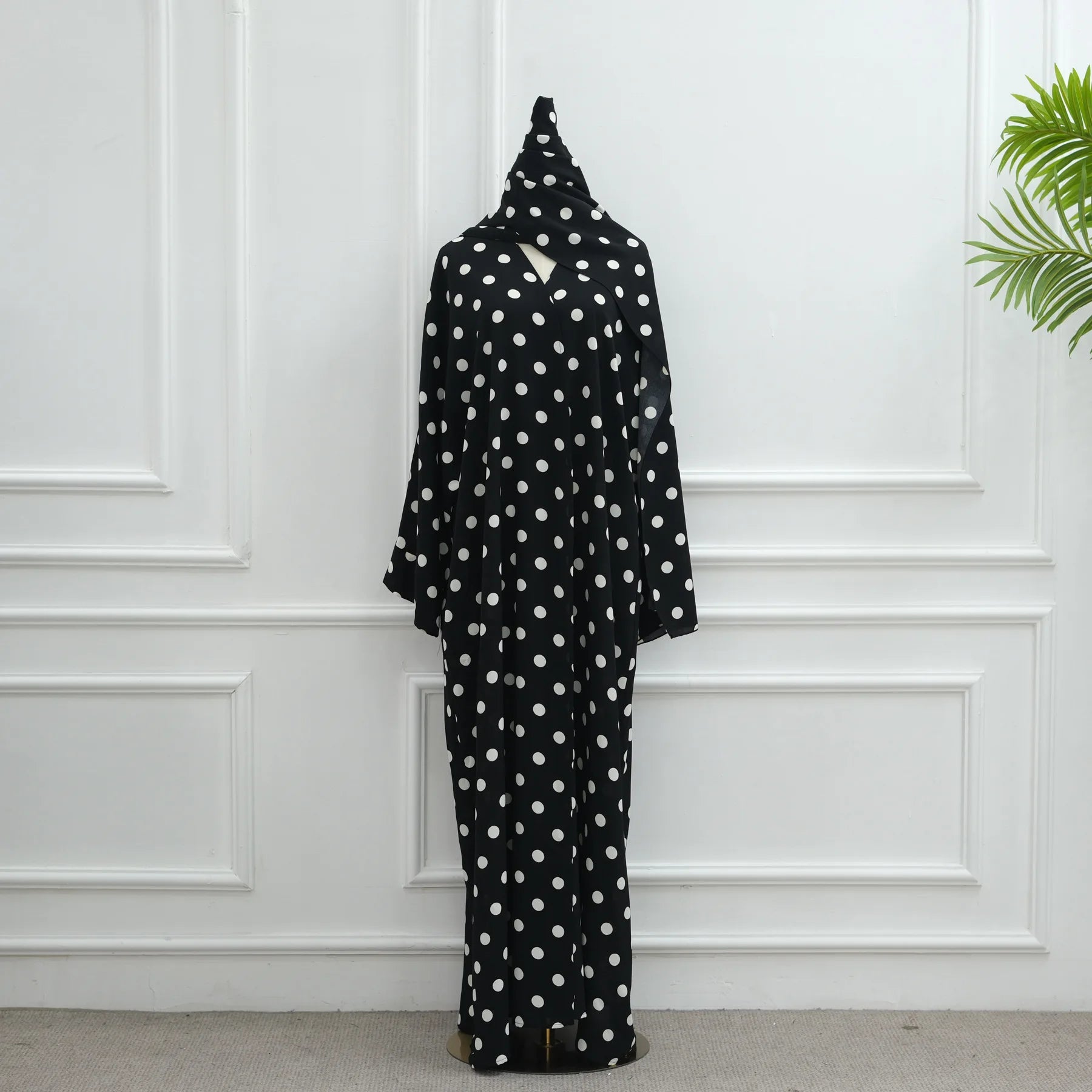 Elegant Abaya Set (2PCS) with Hijab – Polka Dot Design