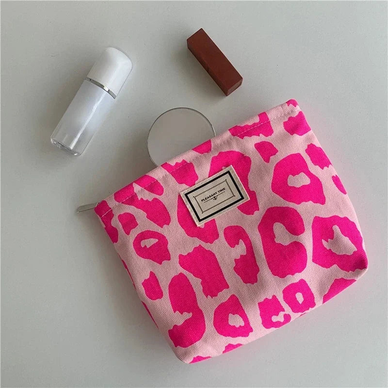 Aesthetic Makeup Pouch – Travel Cosmetic Bag 💄