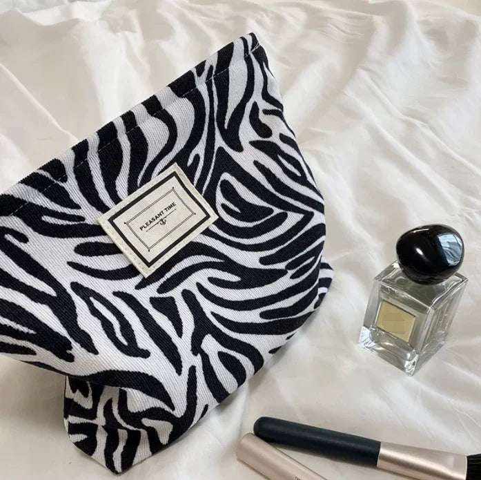 Aesthetic Makeup Pouch – Travel Cosmetic Bag 💄