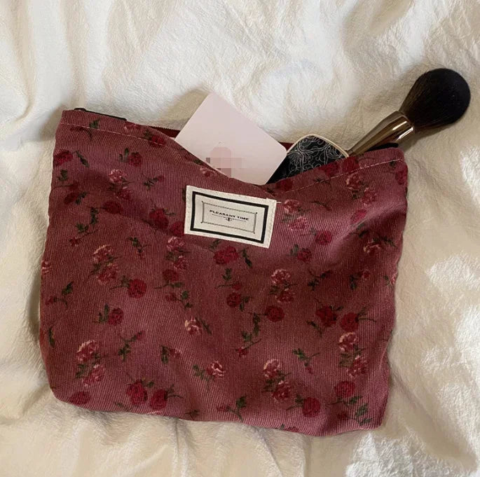 Aesthetic Makeup Pouch – Travel Cosmetic Bag 💄